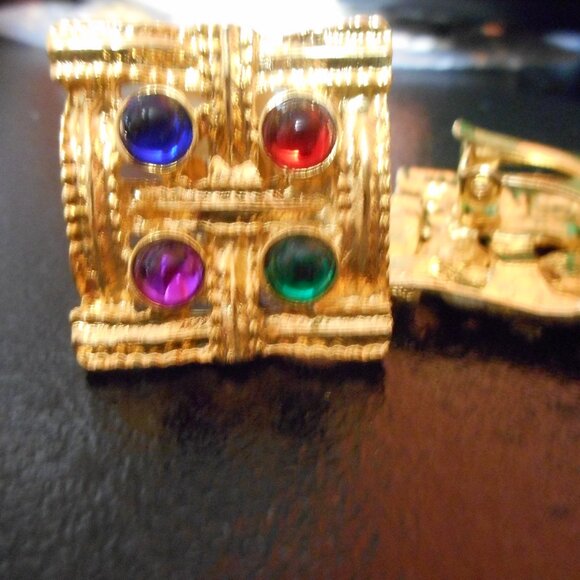 CLIP ON EARRINGS -  SQUARE W/ 4 COLOR STONES IN GOLD METAL, BLU, RD. GRN, PURPLE - Picture 5 of 5